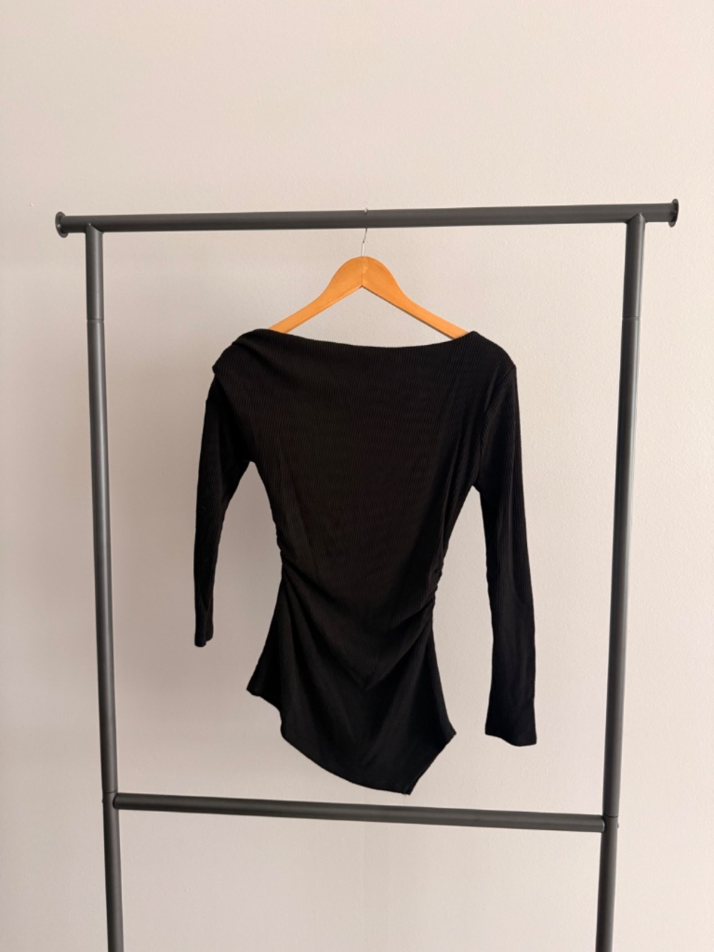 WHBM Asymmetrical Rib Snit Top - Picture 6 of 7